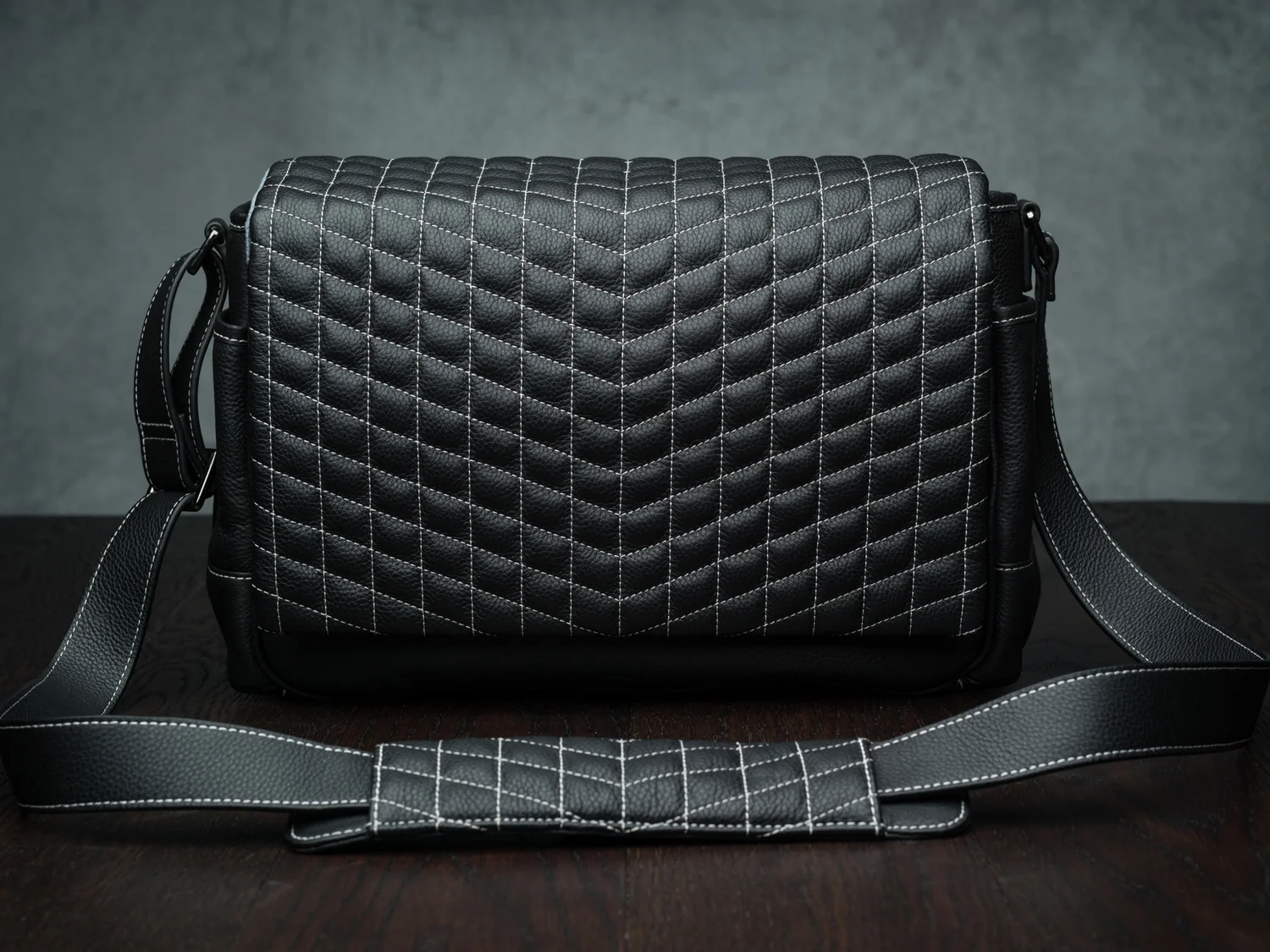 Vi Vante "Exotic" Full Size Quilted Leather Bag , image 1