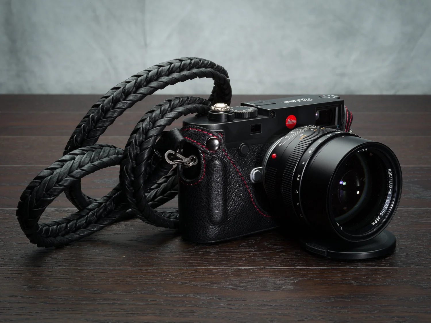 Vi Vante Leica M10/M11 Phoenix Half Case Black w/ Red Stitching and Interior, image 2