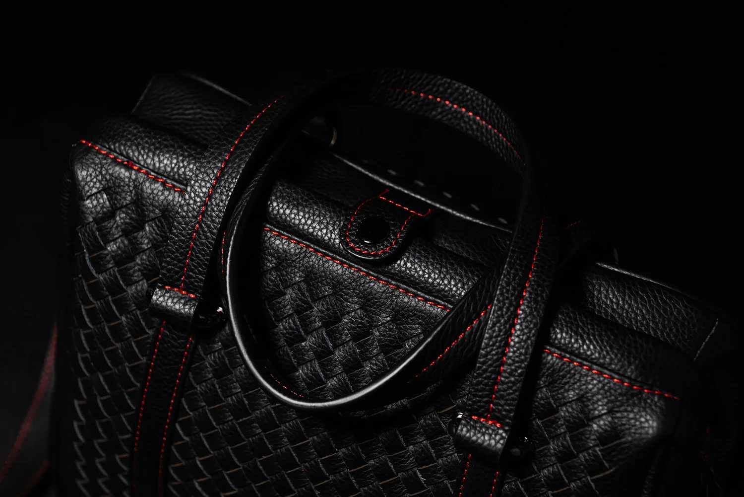 vi vante calibre hand woven leica leather camera bag details black red stitching.jpg