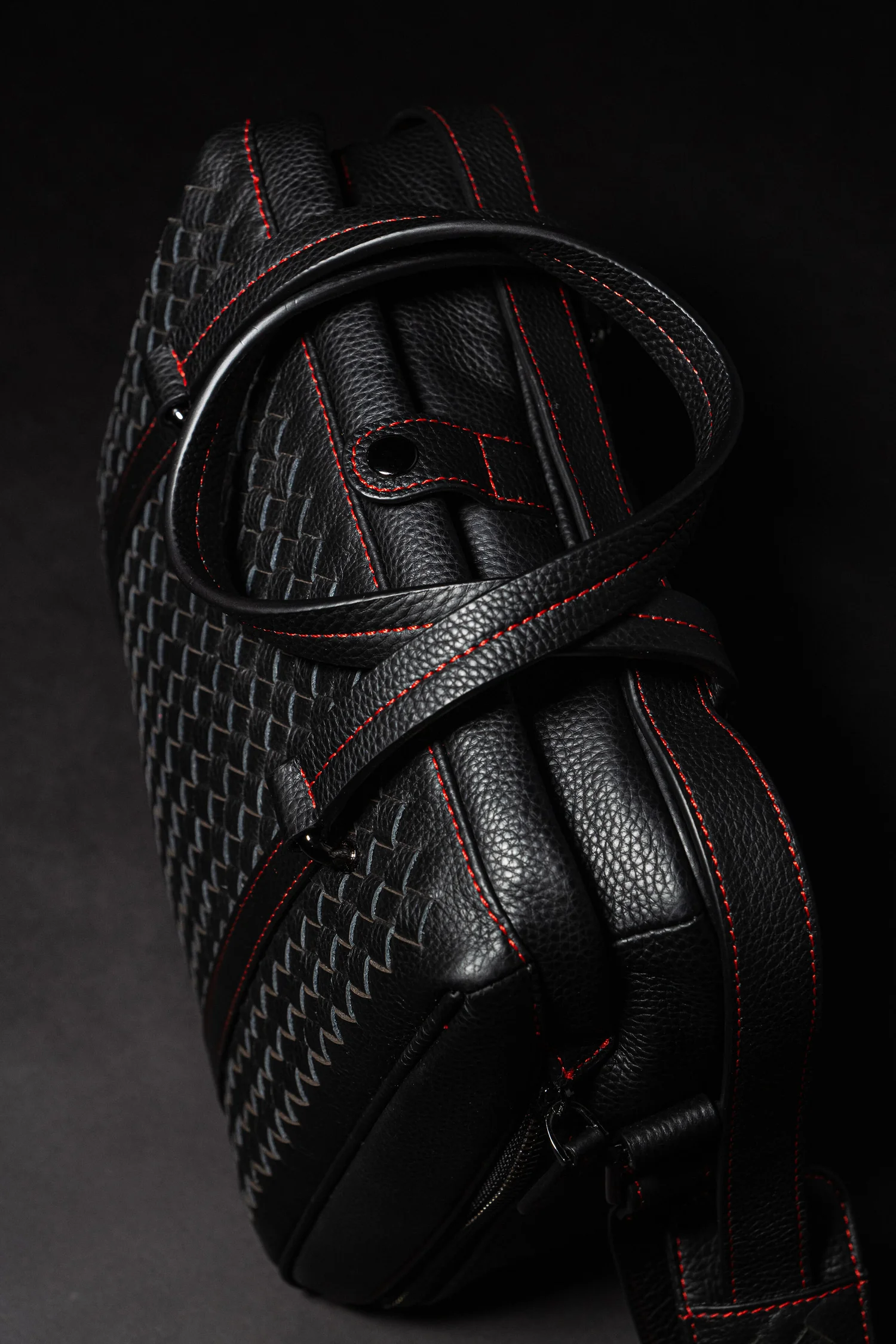vi vante calibre hand woven leica leather camera bag details black red stitching.jpg P1006328.jpg