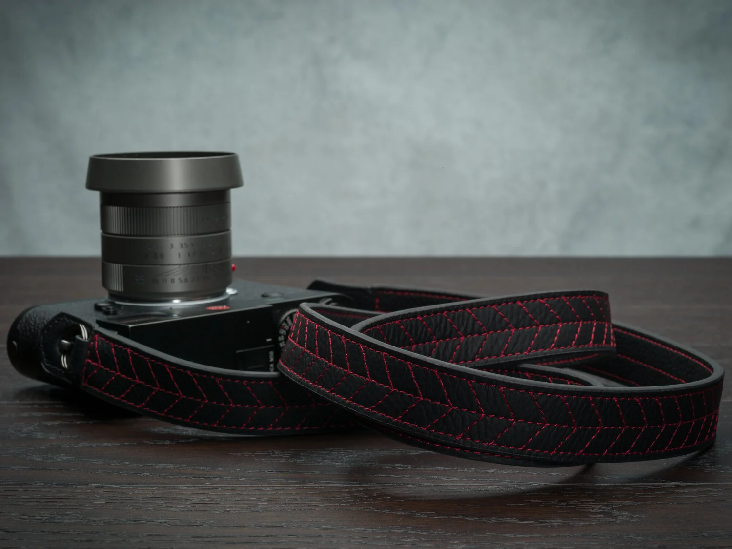 Vi Vante Tread Classic Leather Camera Strap Leica M10 2.jpg