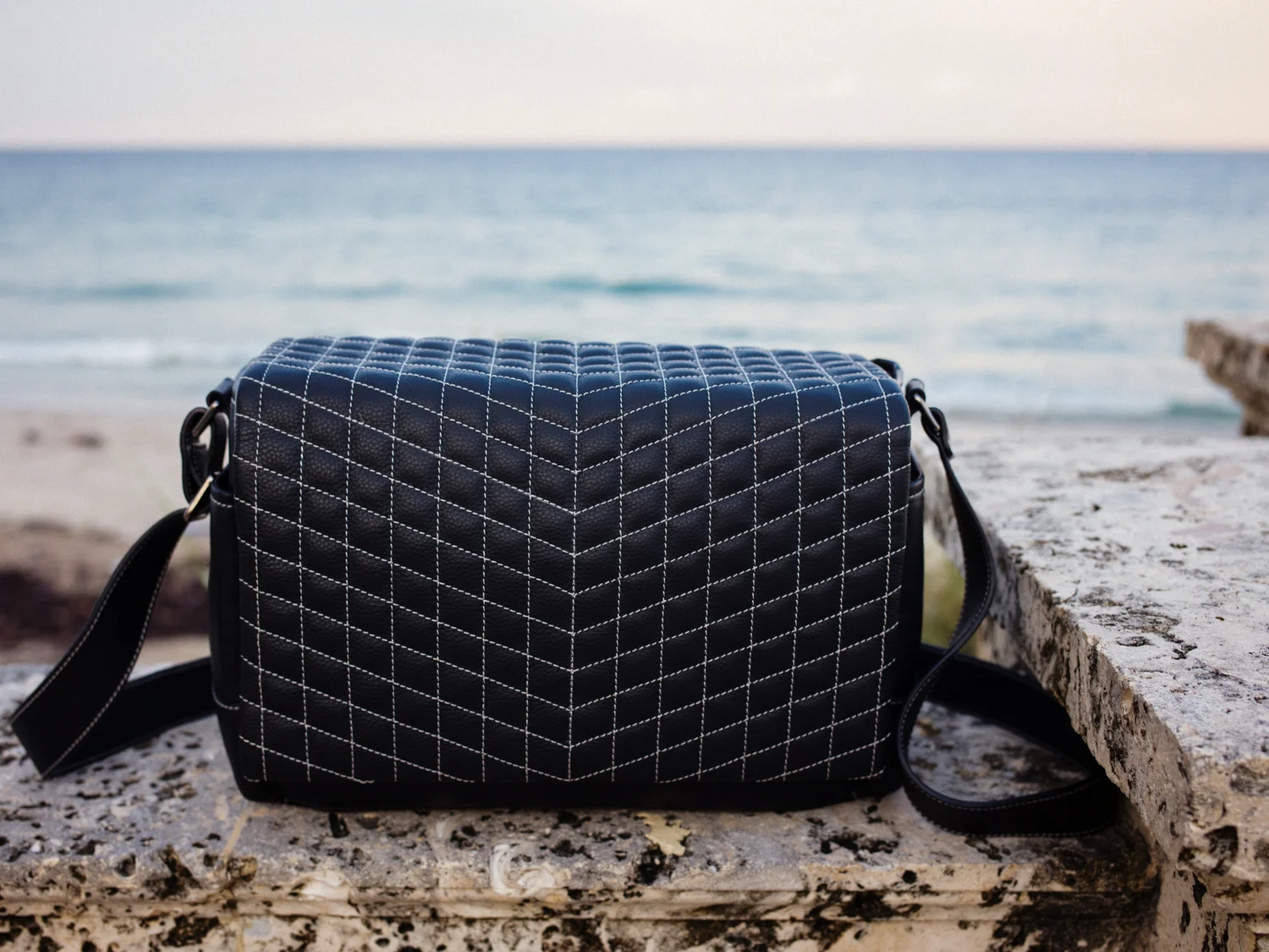 Vi Vante Quilted Leather Designer Camera Bag Luxury Design Leica Camera 