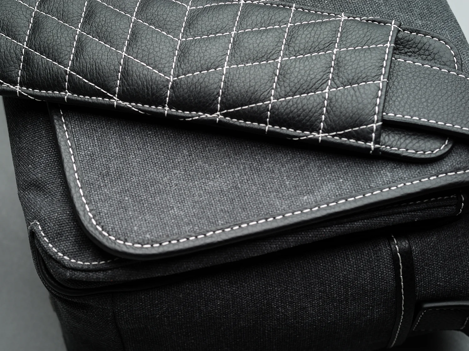 waxed canvas large messenger camera bag for dslr mirrorless cameras Nikon canon leica sony fuji Hasselblad phase one
