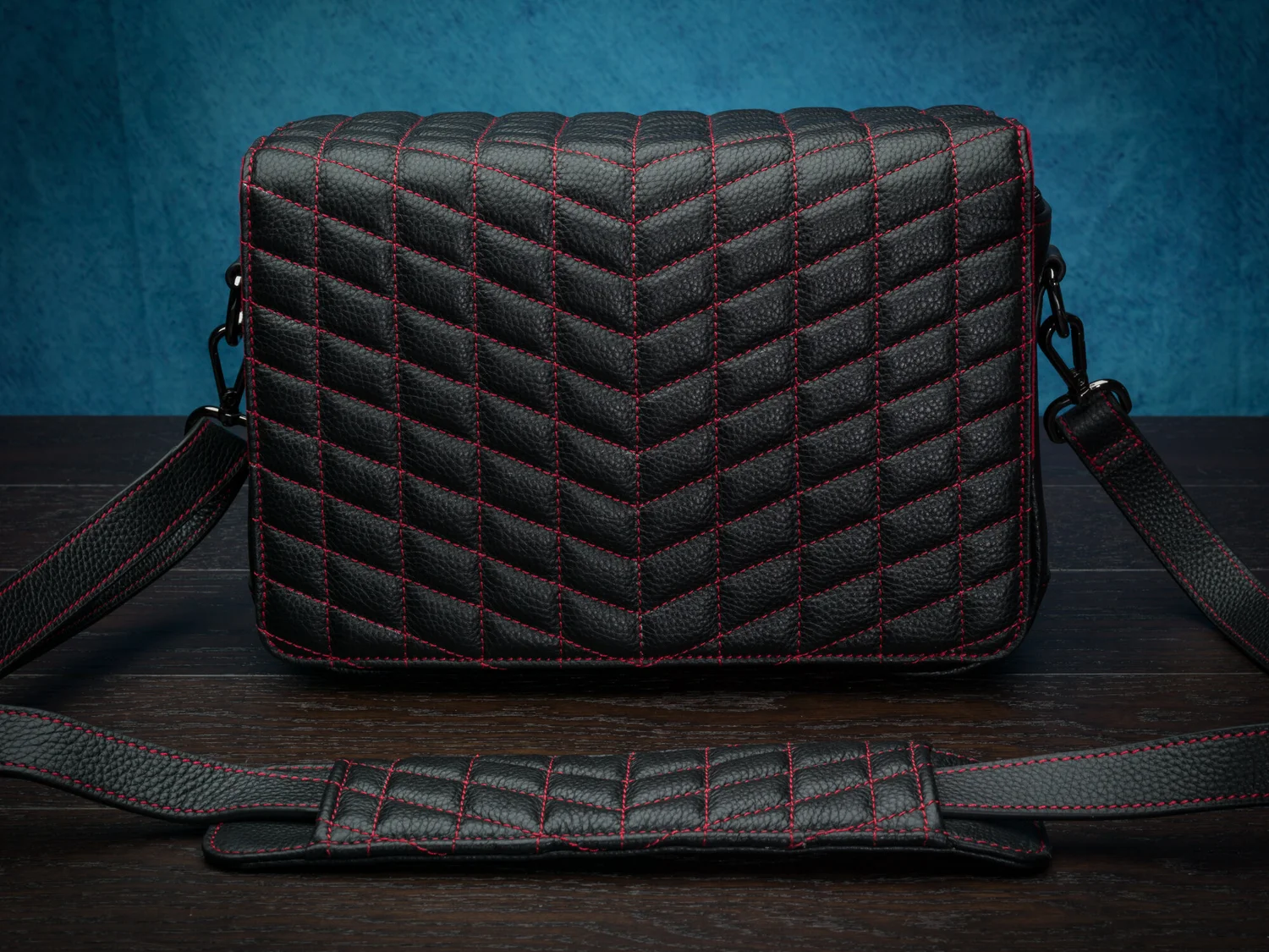 Vi Vante Dual Flap "Pegasus V2" Black Leather Camera Bag with Red Quilting, image 11