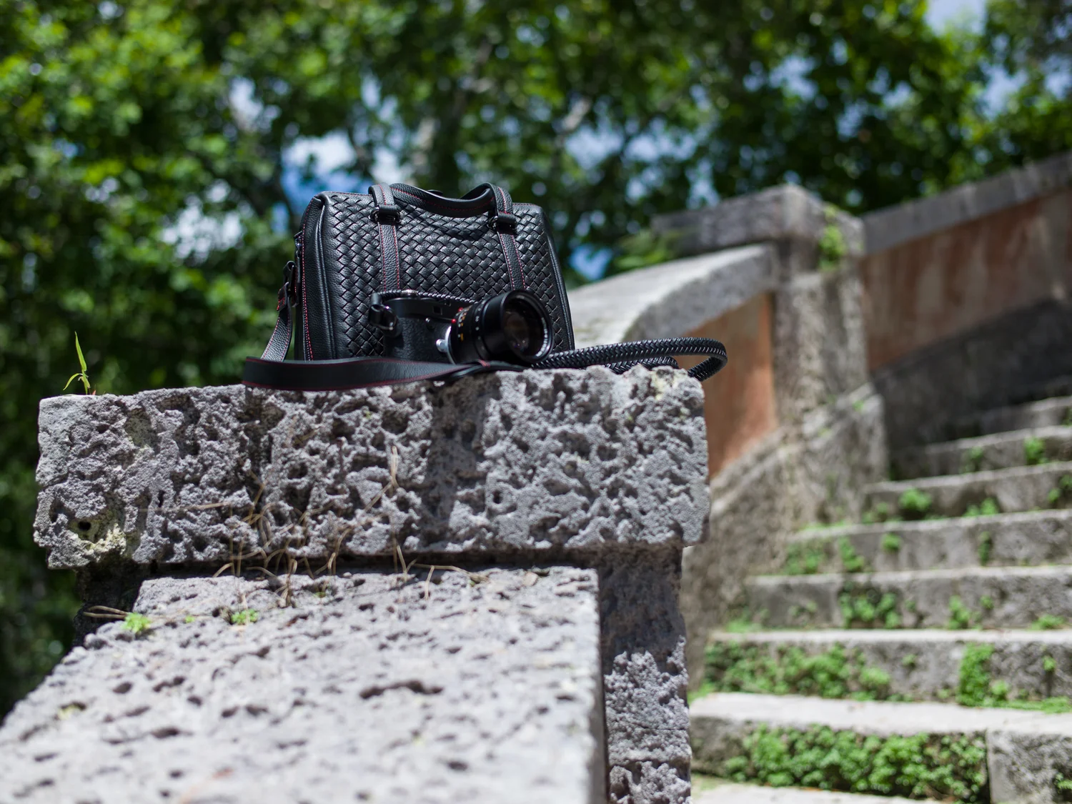 Vi Vante calibre bag Matador Noir braided leather 2 camera strap leica m10 noctilux.jpg