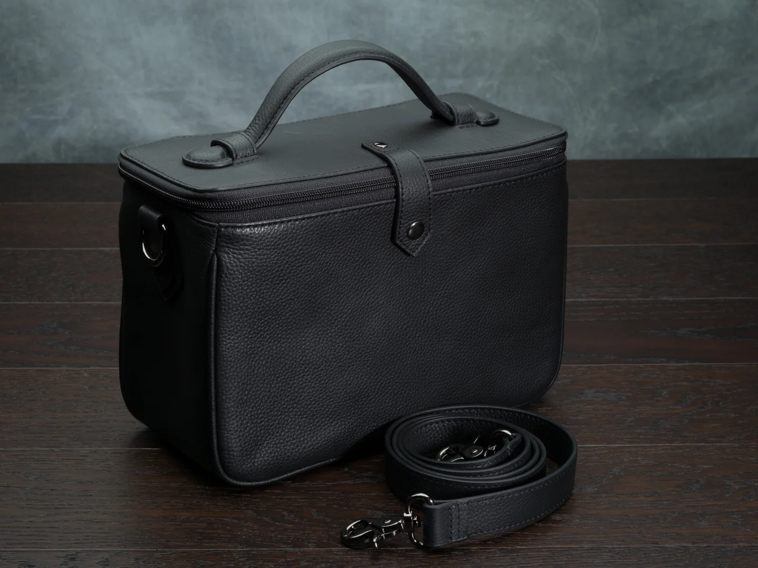 "The Outlander" Leather Camera Bag by Vi Vante , image 2