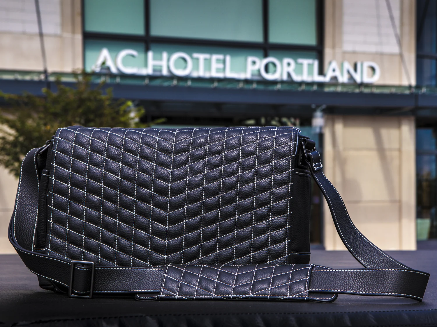 AC Hotel Portland Vi Vante Camera Bag Alex Anton Vi Vante Quilted Leather Designer Camera Bag Luxury Design Leica Camera 