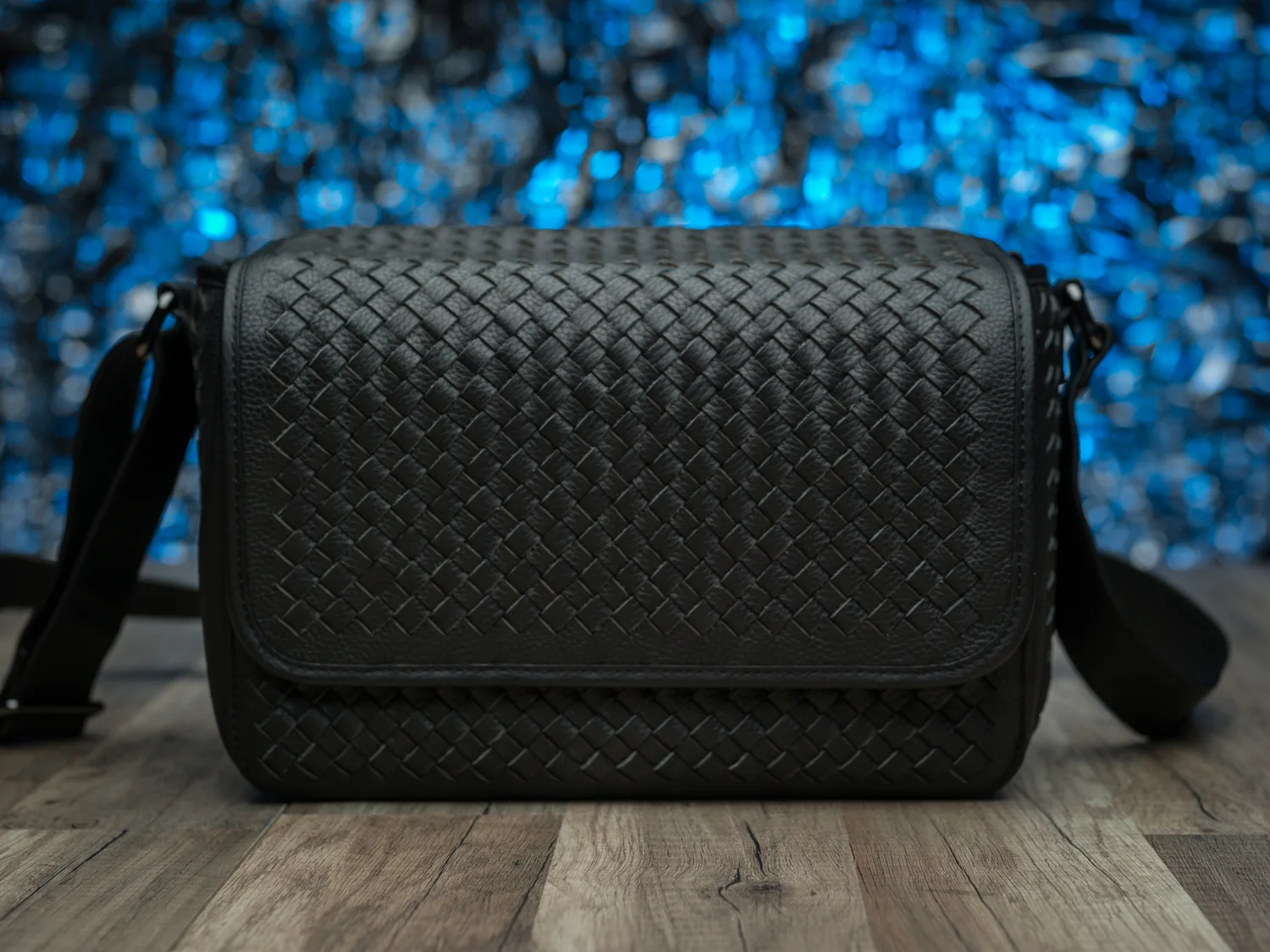 worlds most luxurious camera bag Vi Vante hand woven leather for leica camera M9 M10 M240 MP Q