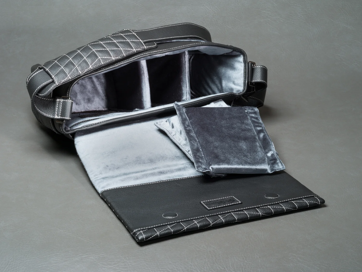 Vi Vante "Exotic" Full Size Quilted Leather Bag , image 7