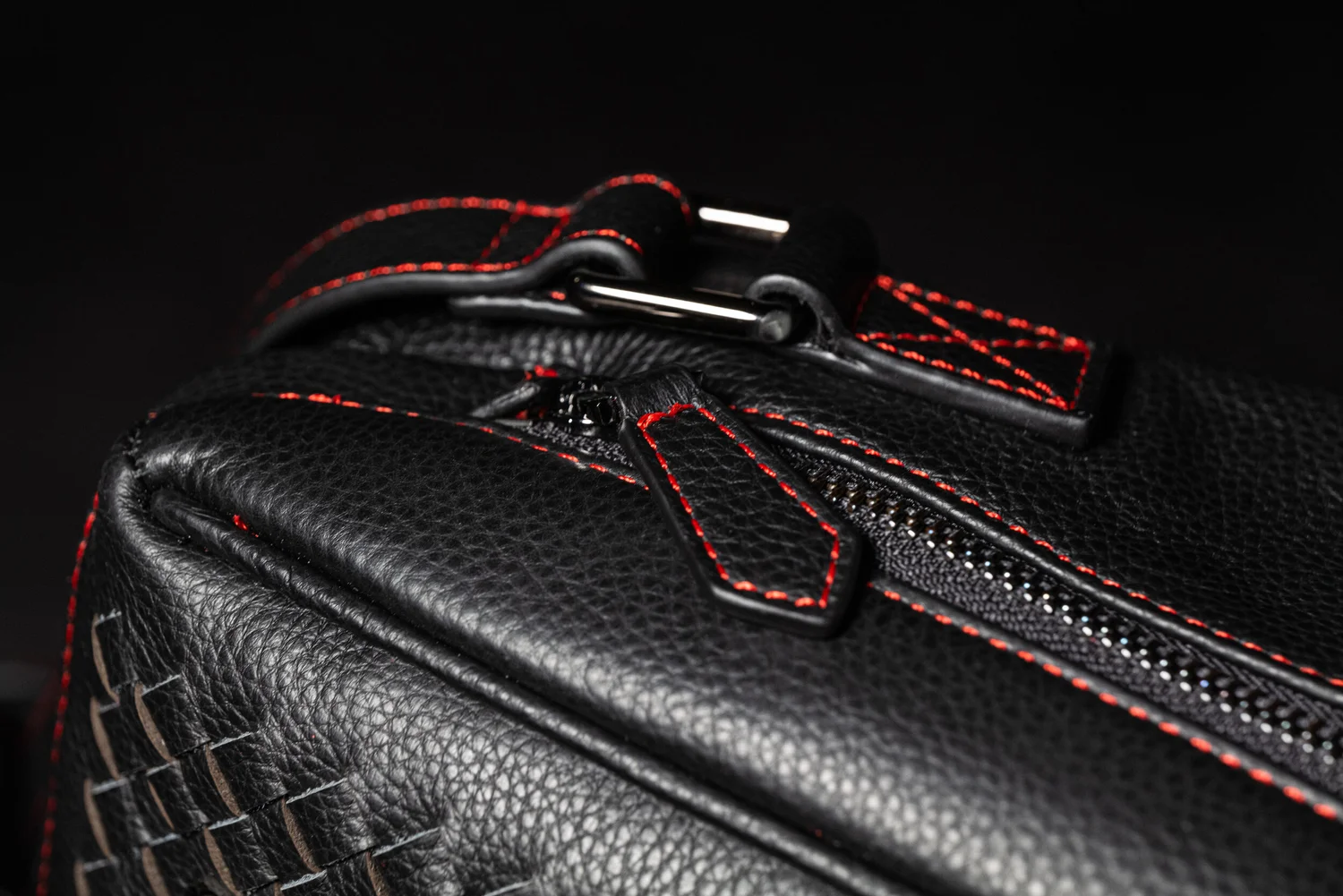vi vante calibre hand woven leica leather camera bag details black red stitching 7.jpg